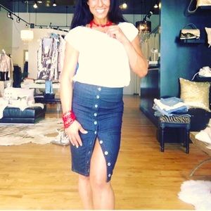 This skirt is SEXY- steel snap buttons down the front Med-dark denim mid length